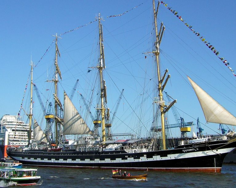 Begleitfahrt-Einlaufparade-Hamburger-Hafen-2