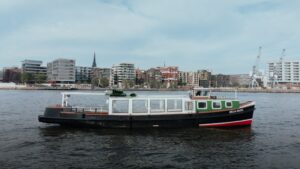 barkasse-helga-ehlers-schiffsansicht-hafencity-barkassen-centrale-ehlers-hafenrundfahrten-hamburg