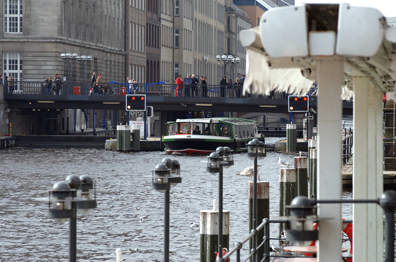 barkassen-centrale-hafenrundfahrt-hamburg-05