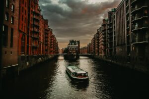 Hafenrundfahrt Hamburg abends 02