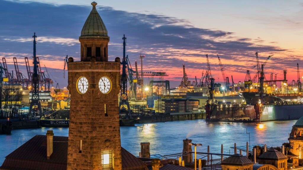 Die Sehenswürdigkeiten unserer Hafenrundfahrten-Landungsbrücken-Hafenrundfahrt-Hamburg-Barkassenfahrt-Hamburg