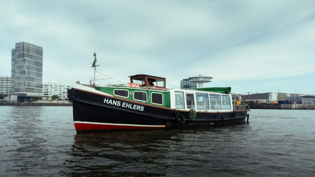 hafenrundfahrt-hamburg-barkassenfahrt-hamburg-hans-ehlers-01