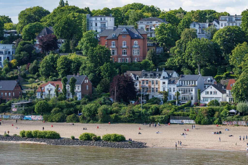 hafenrundfahrt-hamburg-barkassenfahrt-hamburg-elbstrand