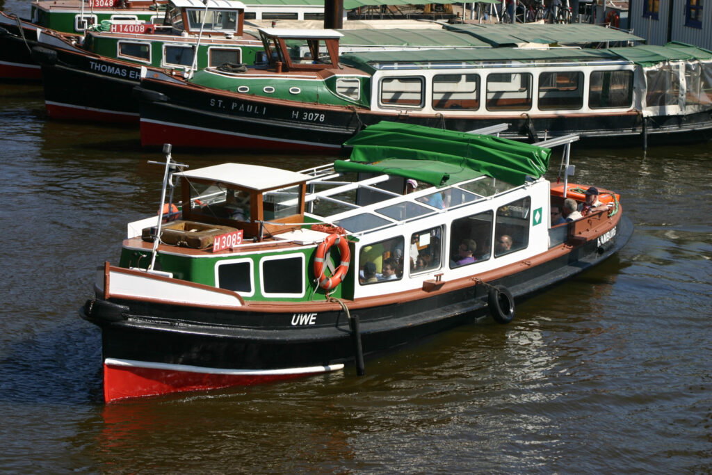 hafenrundfahrt-hamburg-barkassenfahrt-hamburg-museumshafen-oevelgönne