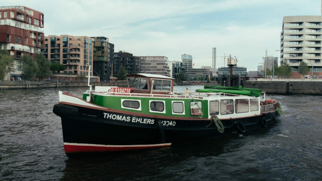 Ellerschleuse-hafenrundfahrt-hamburg-barkassen-ehlers