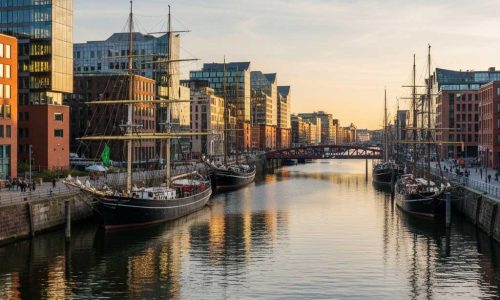 Sehenswürdigkeiten-rund-um-unsere-Hafenrundfahrten--Traditionsschiffhafen-im-Sandtorhafen-hafenrundfahrt-hamburg-barkassen-ehlers